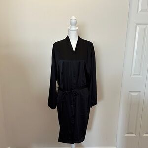 Victoria's Secret Classic Black Robe M/L